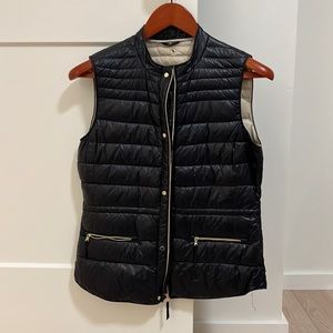 Zara puffer vest. Size small. Great condition. Never worn.